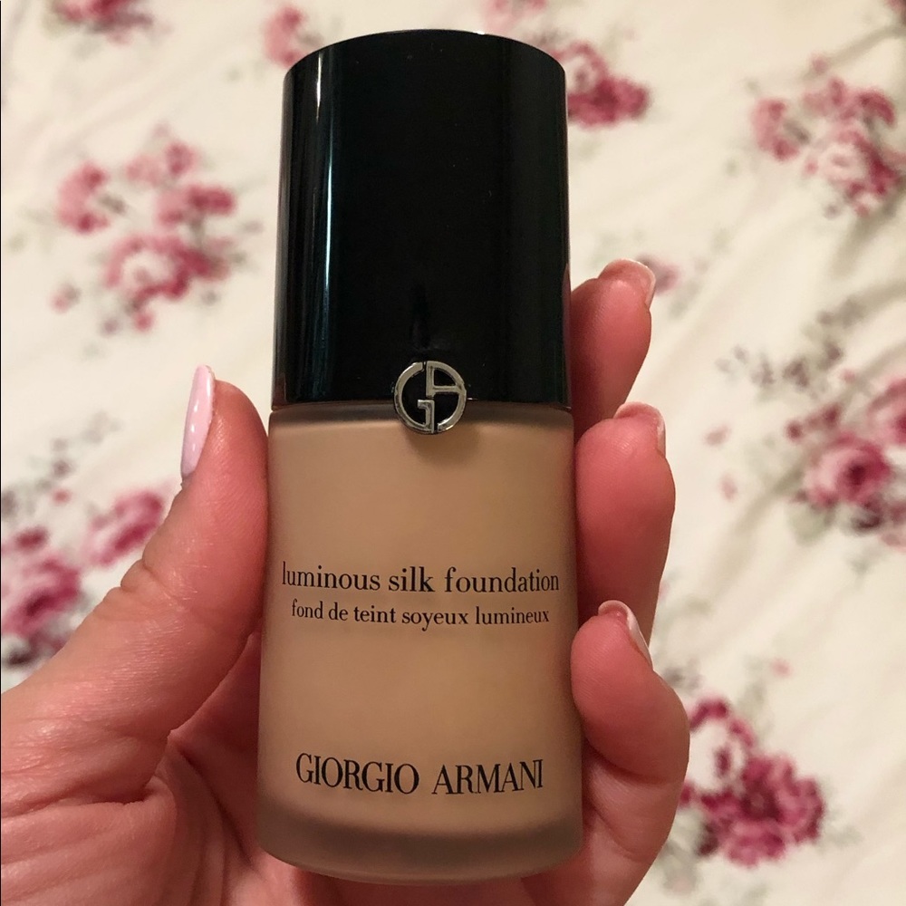 Giorgio Armani luminous silk foundation in 4.5